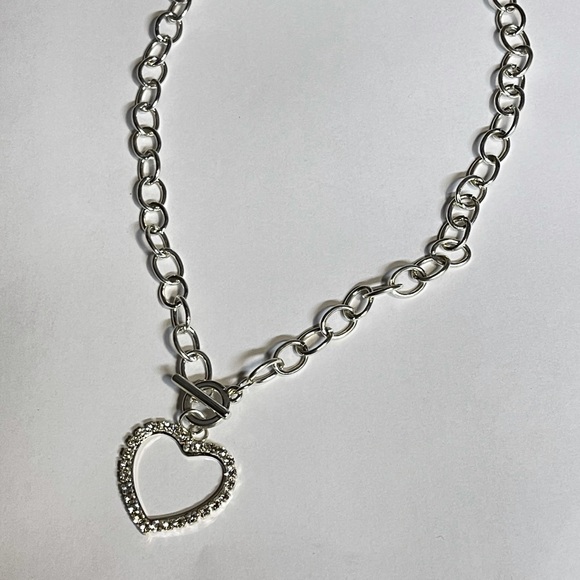 2/$10 Gorgeous silver Heart toggle chain necklace - Picture 6 of 6